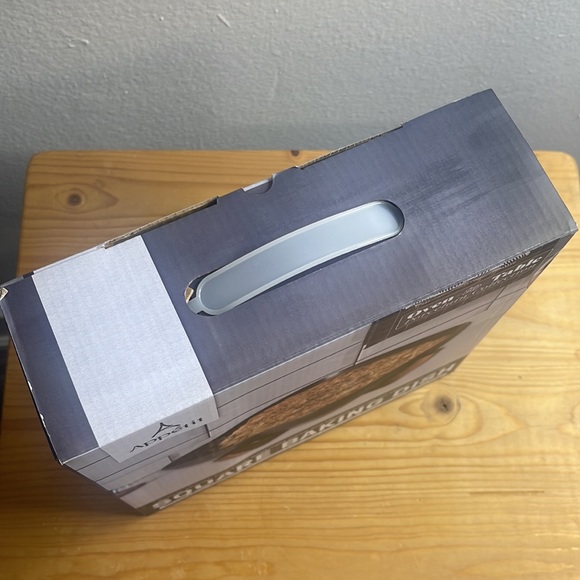 NEW Square baking dish - Picture 3 of 3